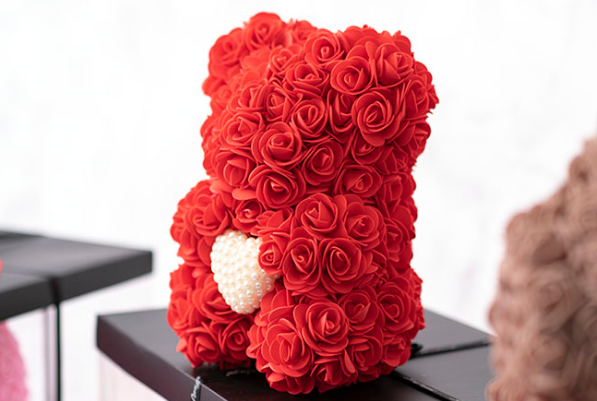 The Origin and Popularity of Rose Bears: A Symbol of Love and Craftsmanship